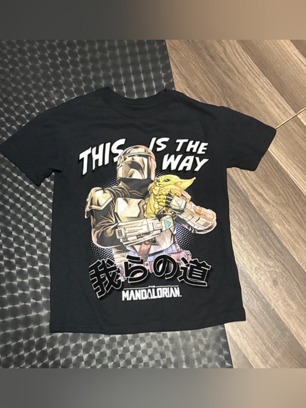 Star Wars Black Kids Mandalorian & Grogu Graphic Tee size medium